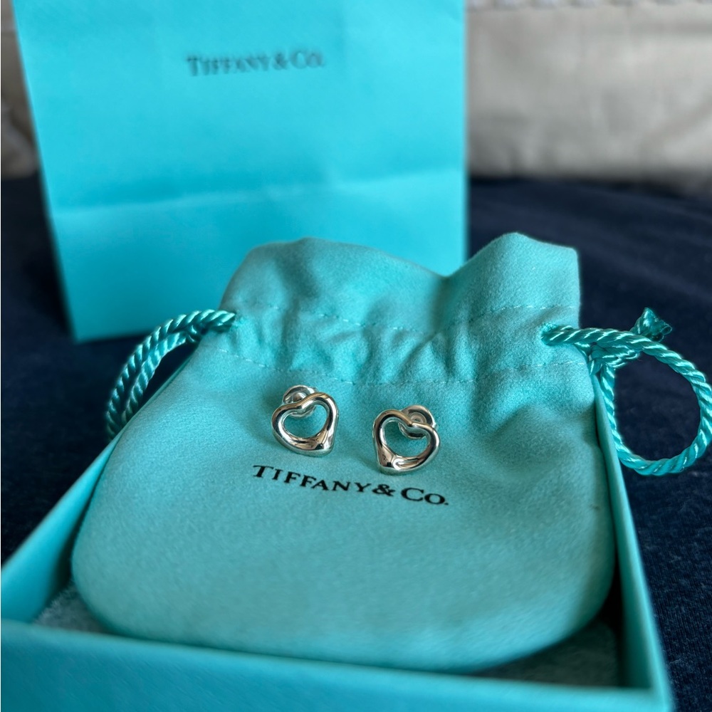 Tiffany & Co. Elsa Peretti Open Heart Stud earring! Brand new, never worn!